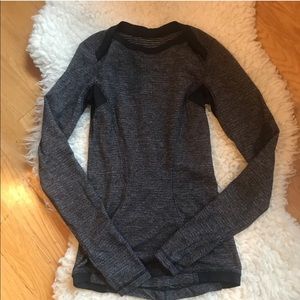 Lululemon grey fitted shirt